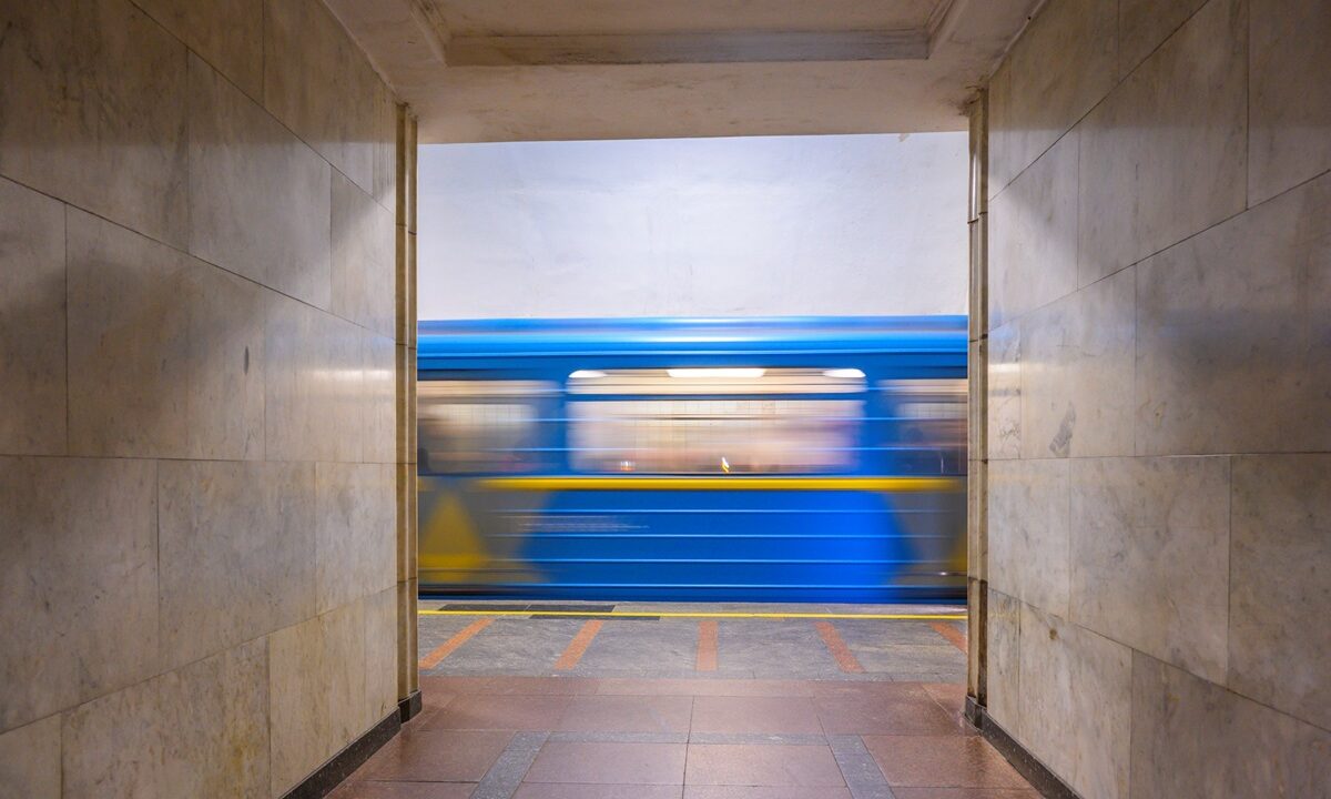 Тунель між станціями Тараса Шевченка та Почайна відремонтують за 1,84 млрд