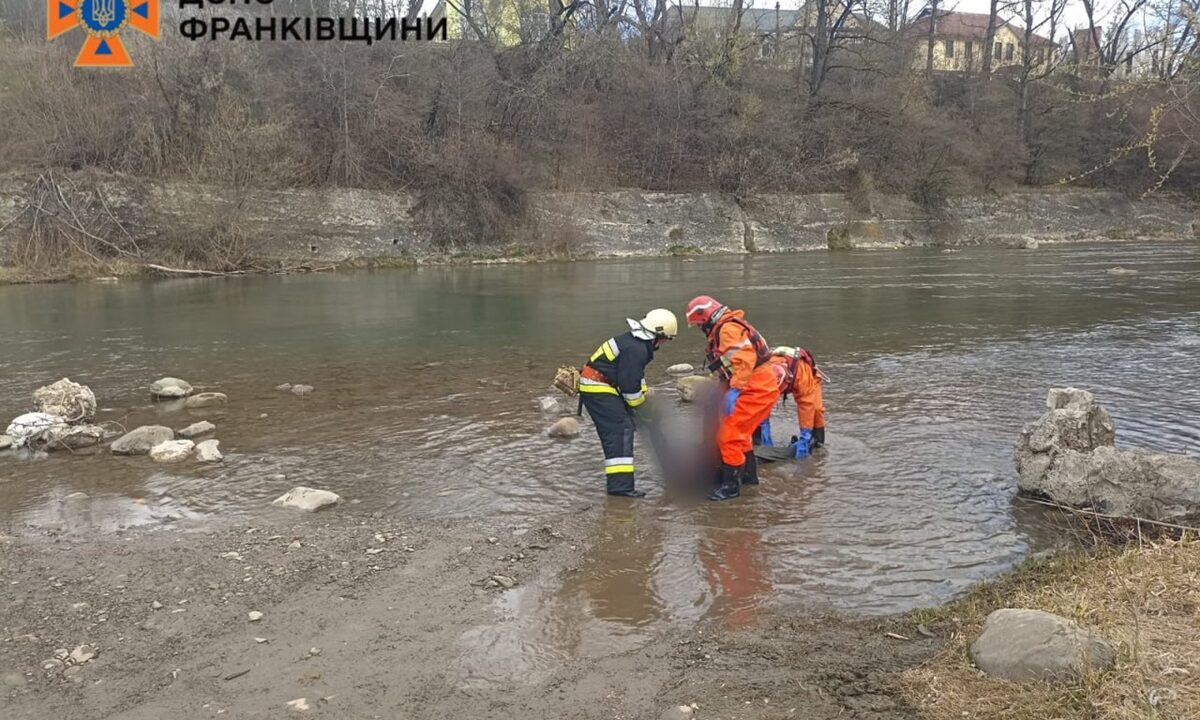 На Київщині та Прикарпатті рятувальники дістали з води потопельників