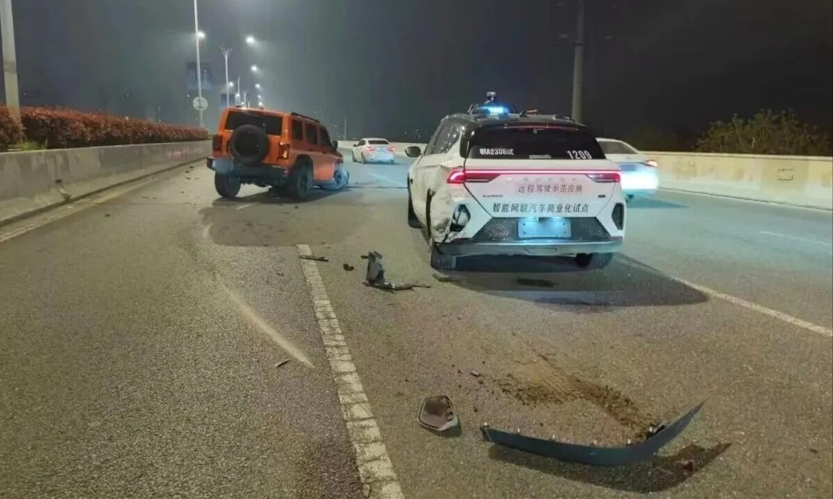 У Китаї сотні безпілотних таксі “замерли” посеред трас