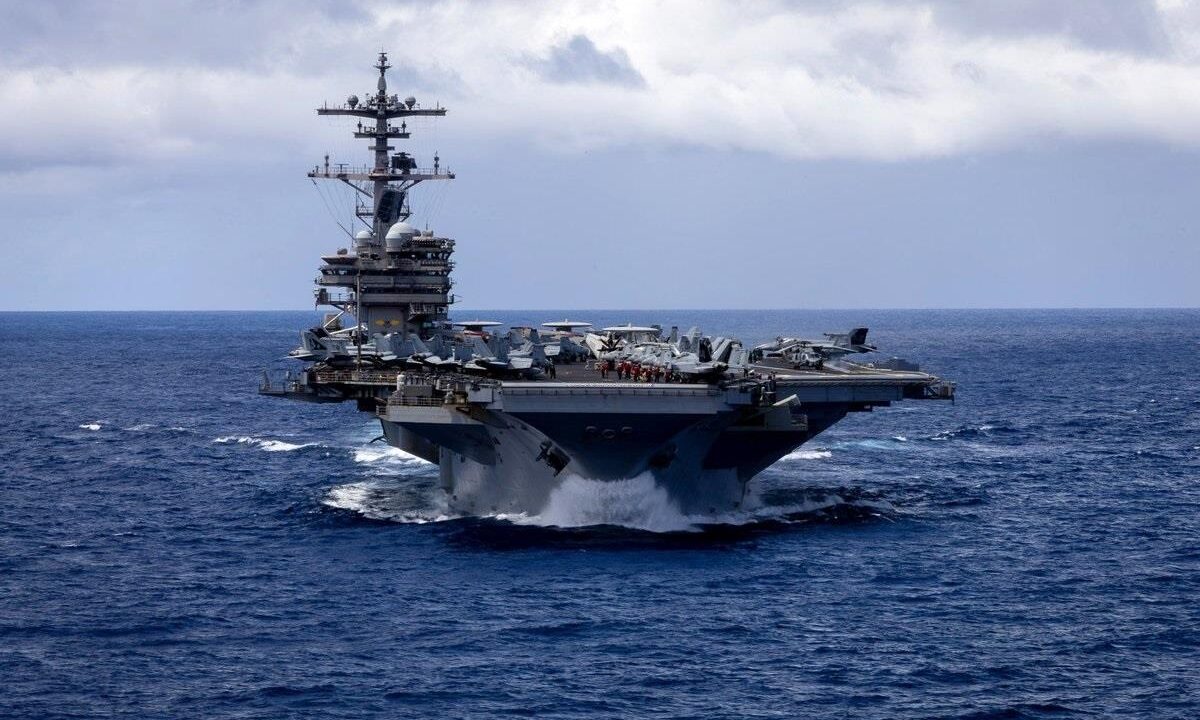 Війна з Іраном: у США 200 літаків на авіаносцях