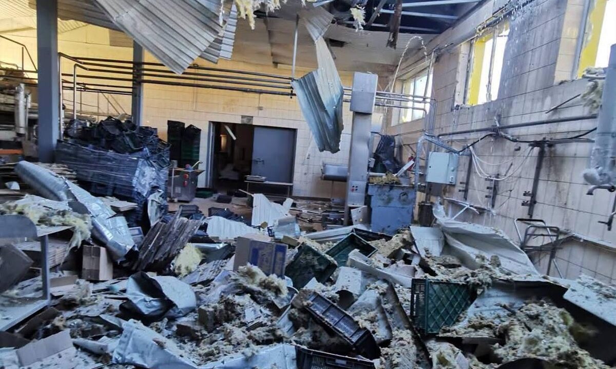На Харківщині внаслідок обстрілів зруйновано молокозавод