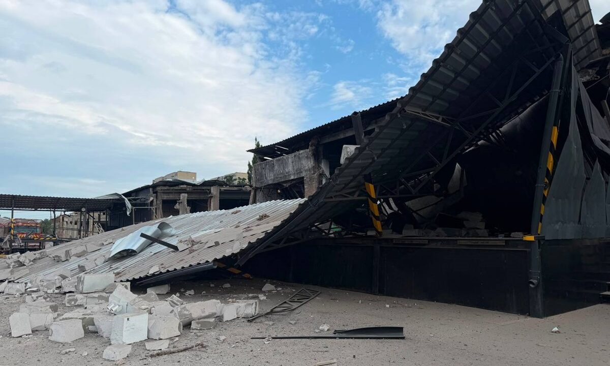 Росія скинула КАБи на склади Нової пошти в Ізюмі