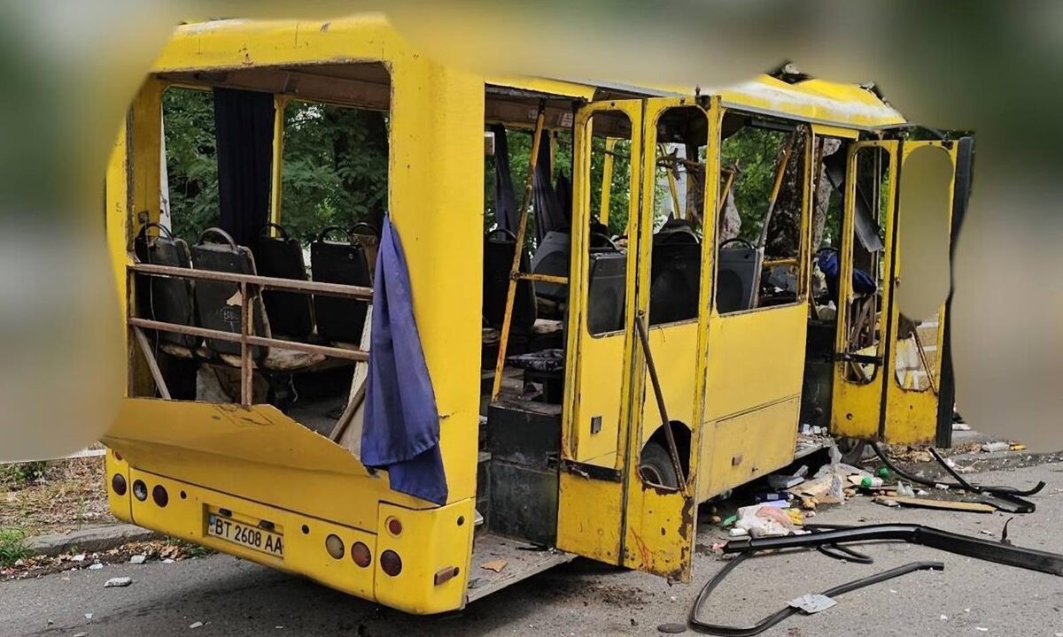 Росіяни атакували маршрутку у центрі Херсона