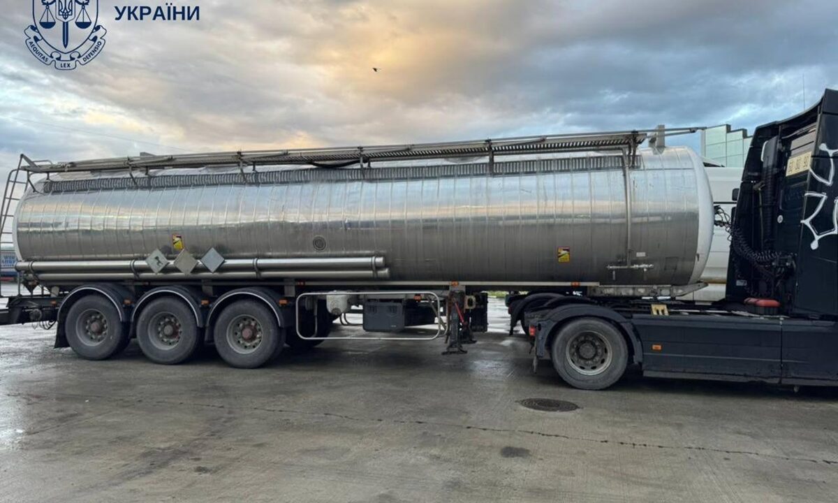 Викрито контрабанду спирту під виглядом присадки до пального