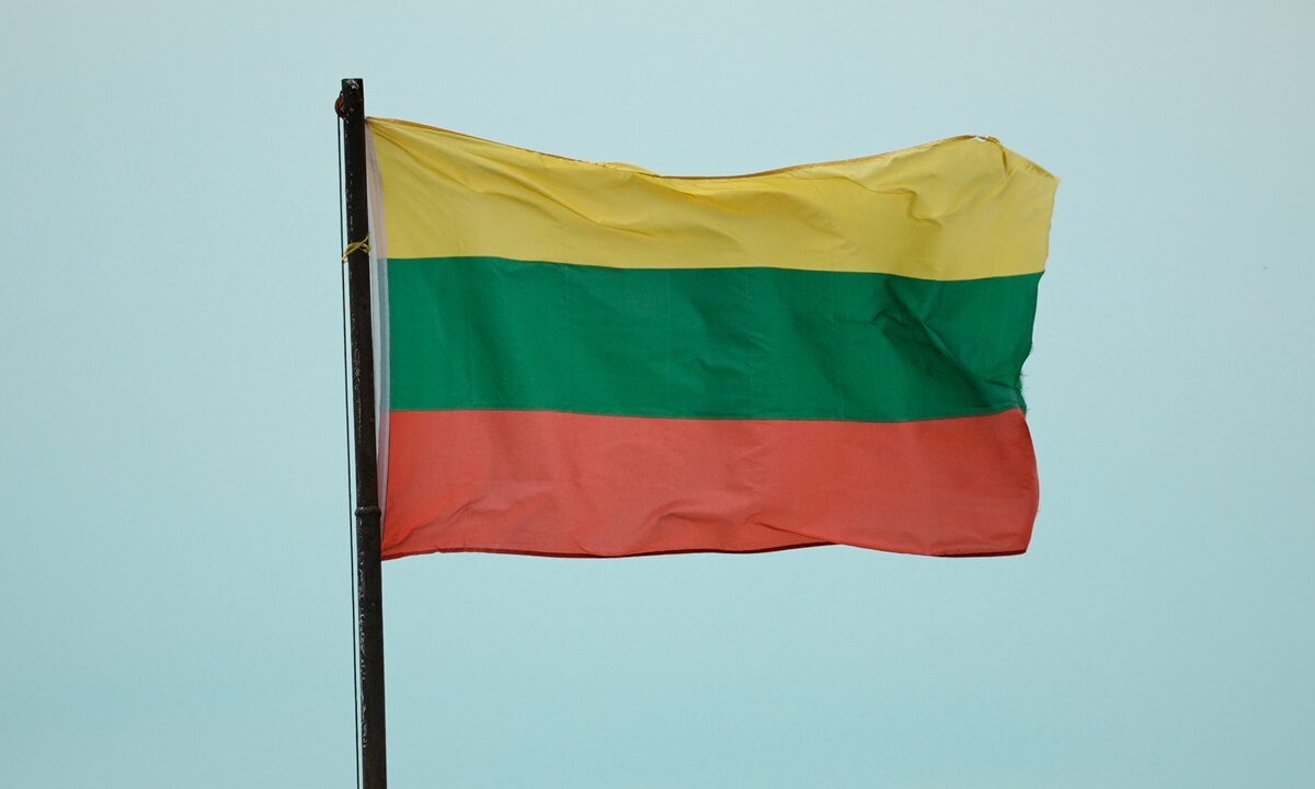 Пошкоджене посольство у Києві: Литва заявила про право на компенсацію